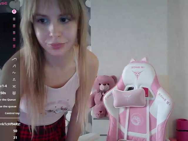 EmiliaMur live cam on BongaCams