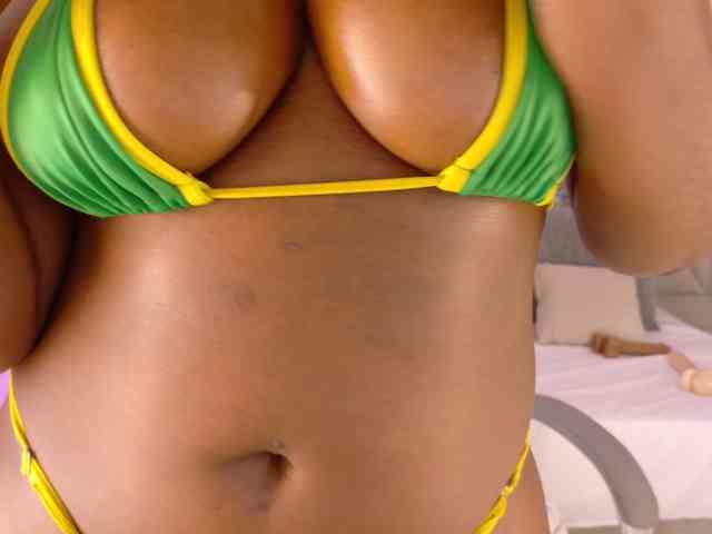 Modelo: maiacharris-