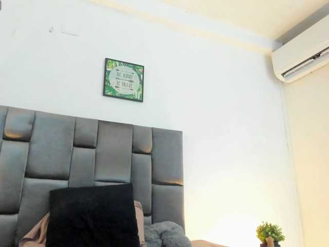 AriaaLove live cam preview