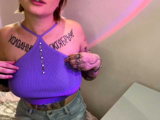 DeluluButHot live cam on BongaCams