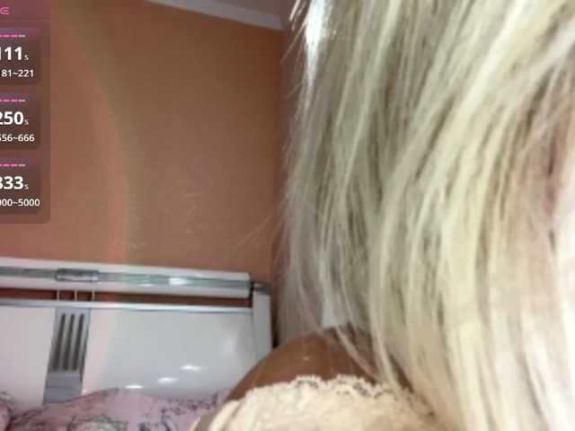 DeluluButHot live cam on BongaCams