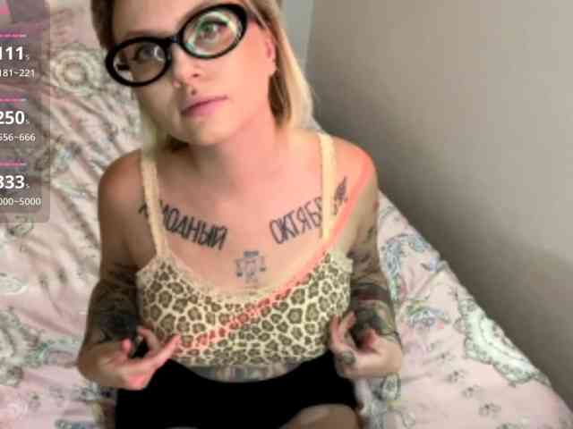 DeluluButHot
