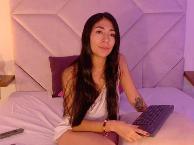 Zoe-Cloud live cam on BongaCams