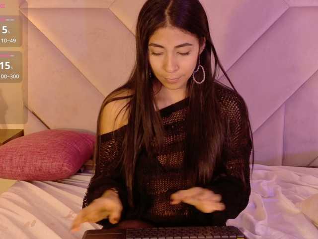 Zoe-Cloud live cam on BongaCams