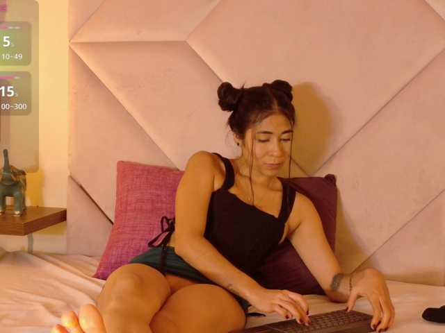 Zoe-Cloud live cam on BongaCams