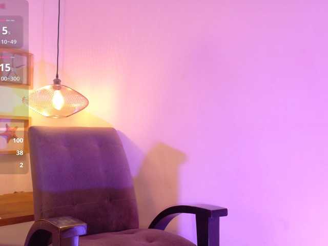 Zoe-Cloud, live now on BongaCams