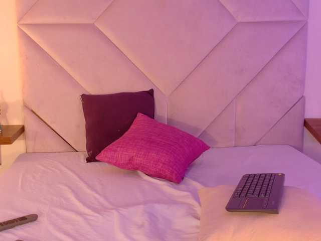 Zoe-Cloud live cam on BongaCams