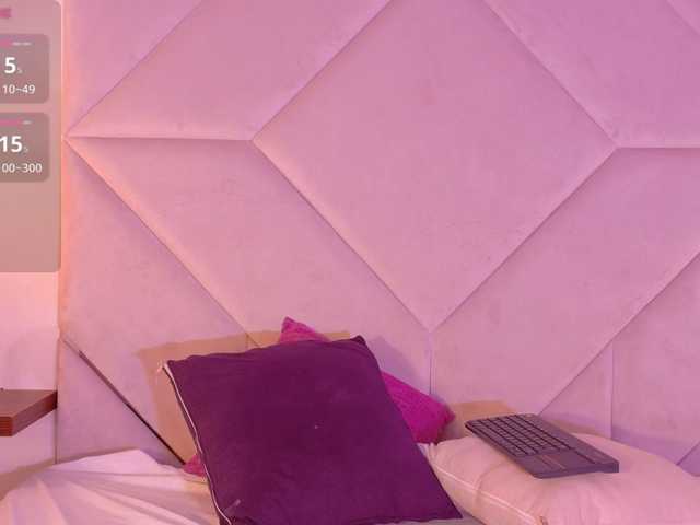 Zoe-Cloud live cam on BongaCams