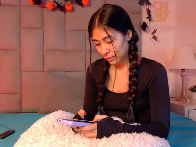 Zoe-Cloud live cam on BongaCams