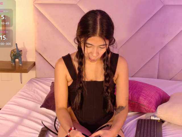 Zoe-Cloud live cam on BongaCams