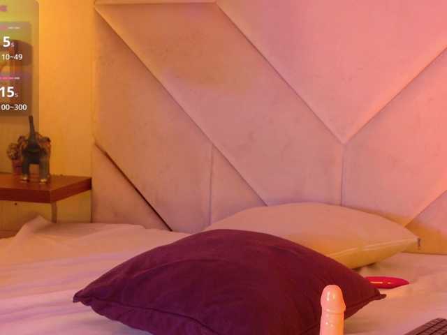 Zoe-Cloud live cam preview