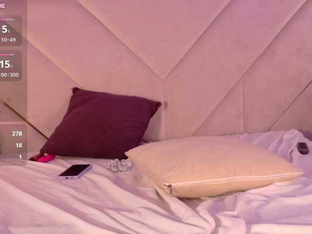 Zoe-Cloud live cam on BongaCams