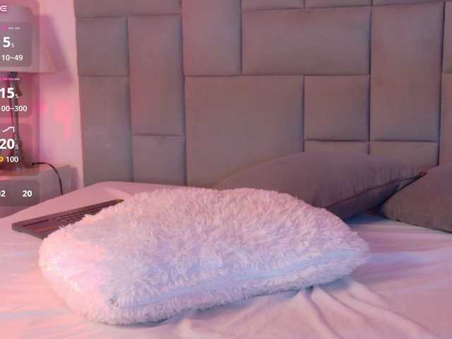Zoe-Cloud live cam on BongaCams