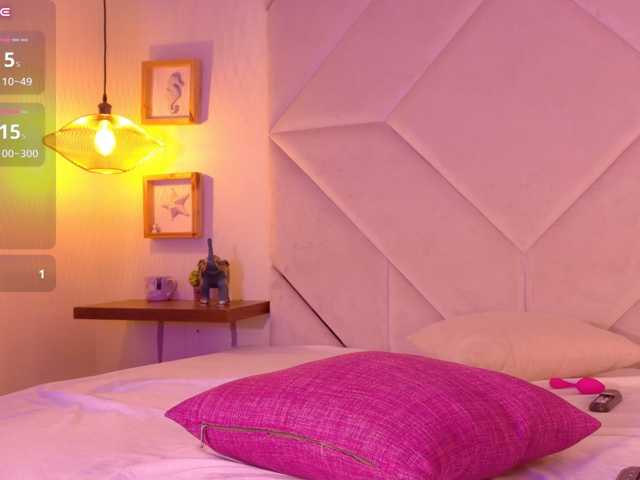 Zoe-Cloud live cam on BongaCams
