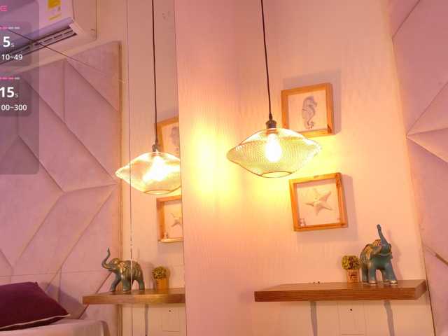 Zoe-Cloud live cam on BongaCams