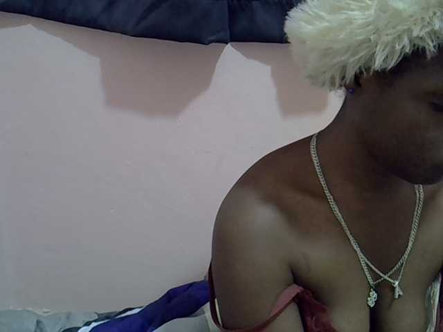 Drippyfey live cam on BongaCams