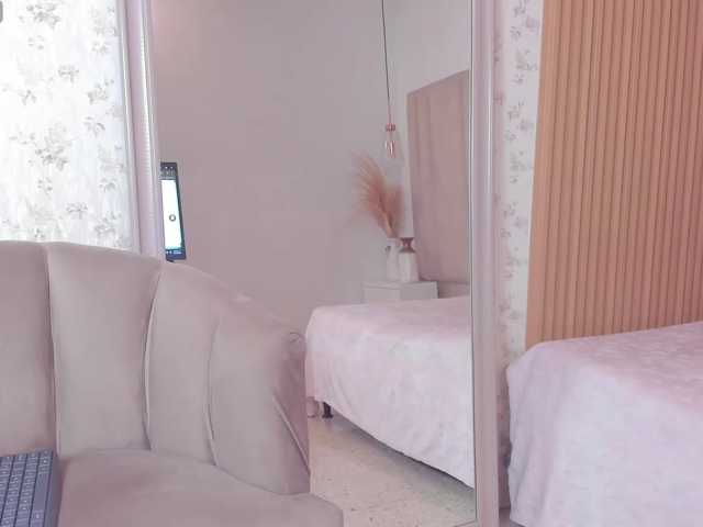 CherryBlushh, en directo ahora en BongaCams