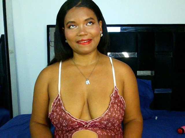 Candace29 live cam on BongaCams