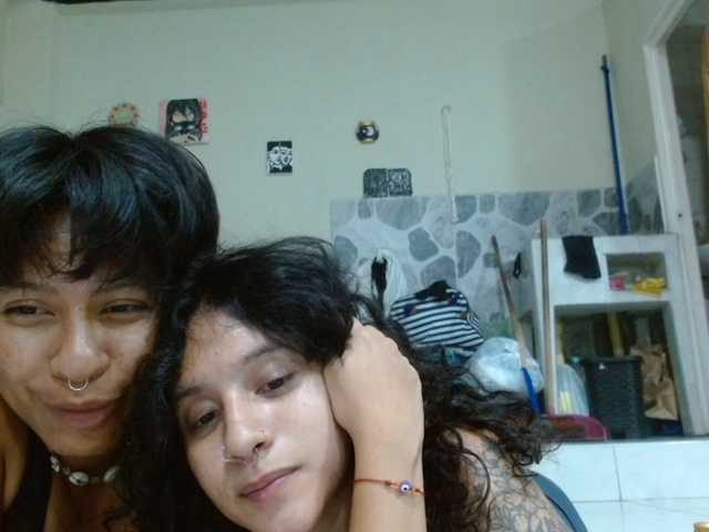 FamilyWoolf live cam on BongaCams