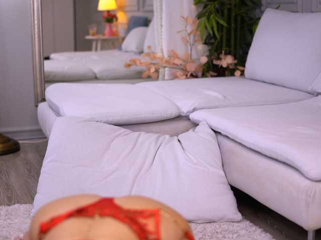 TaraSaint live cam preview