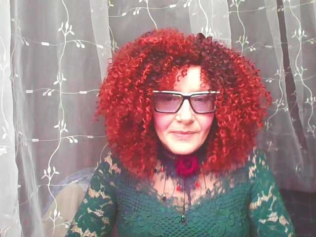 ChristineRed live cam preview