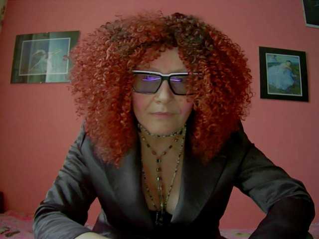 ChristineRed live cam preview