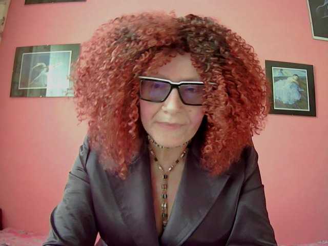 ChristineRed live cam preview