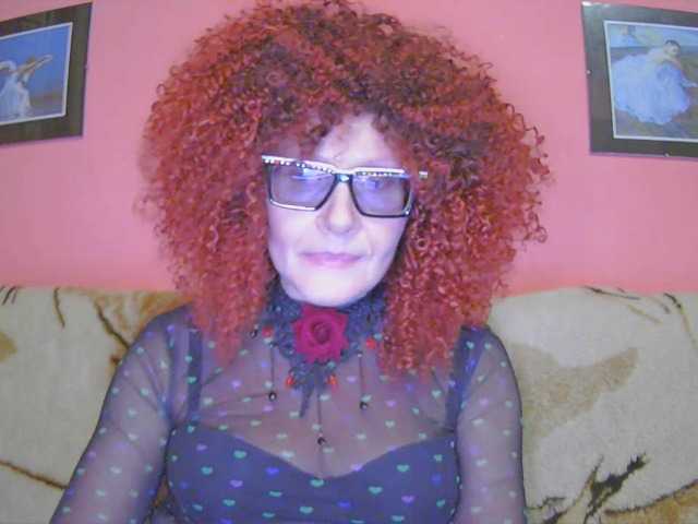 ChristineRed live cam preview