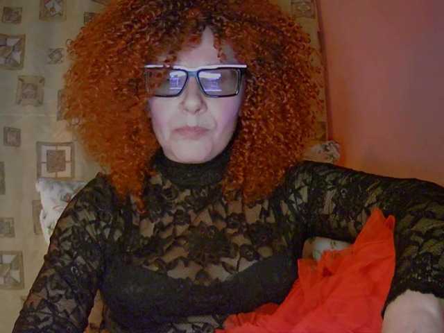 ChristineRed live cam preview