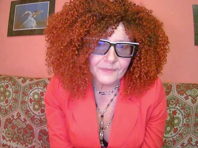 ChristineRed live cam preview