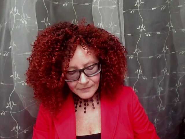 ChristineRed live cam preview