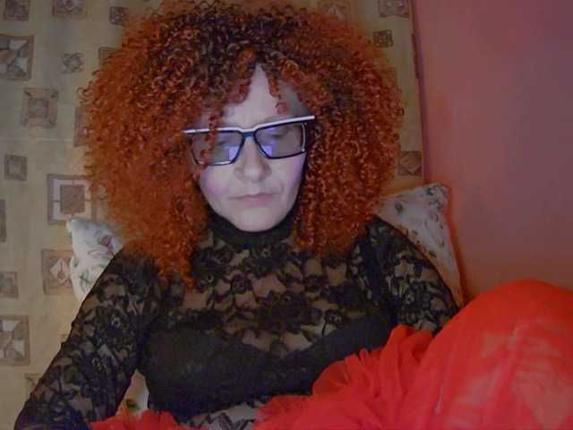 ChristineRed live cam preview