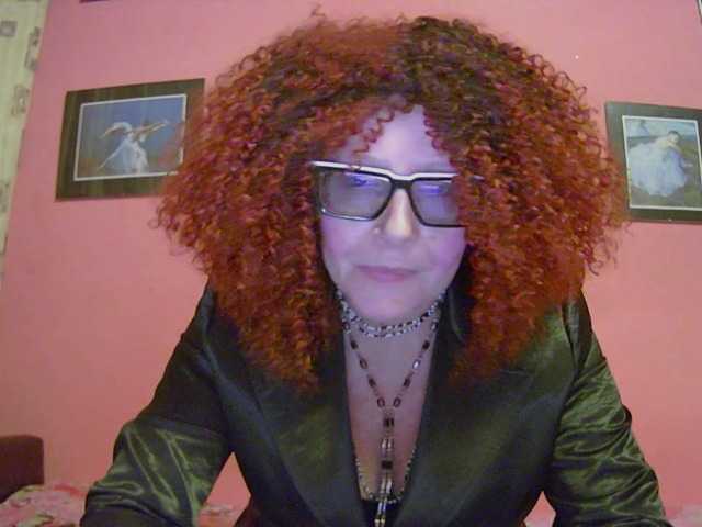 ChristineRed live cam preview