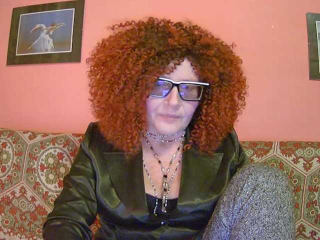 ChristineRed live cam preview