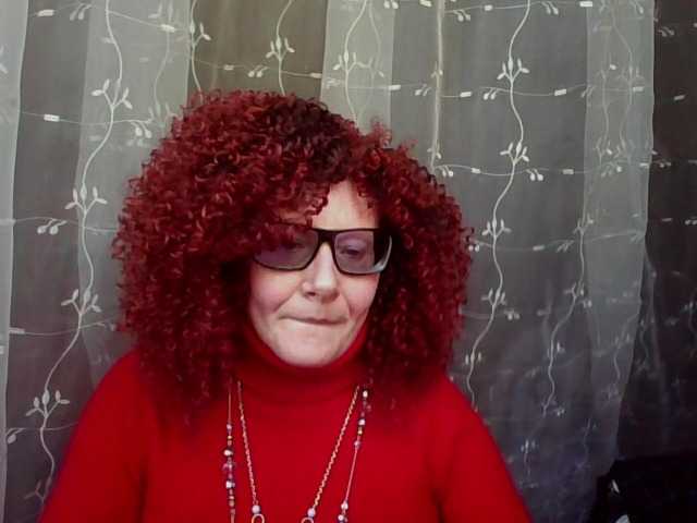 ChristineRed live cam preview