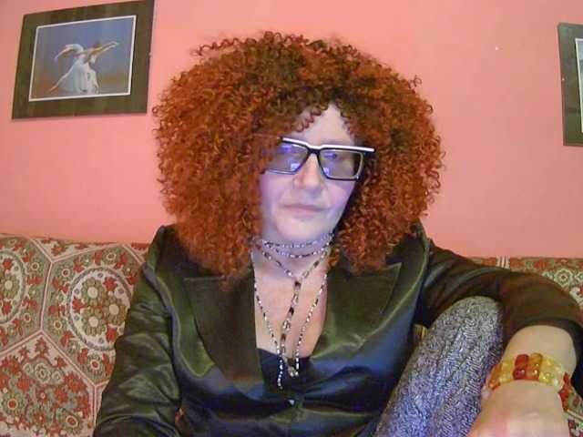 ChristineRed live cam preview