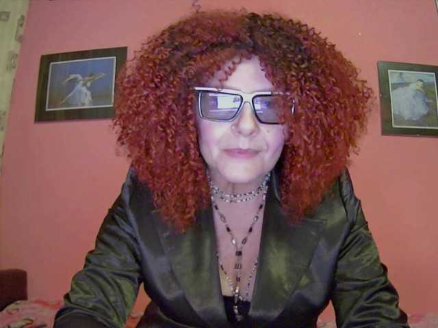 ChristineRed live cam preview