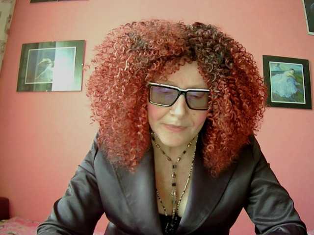 ChristineRed live cam preview