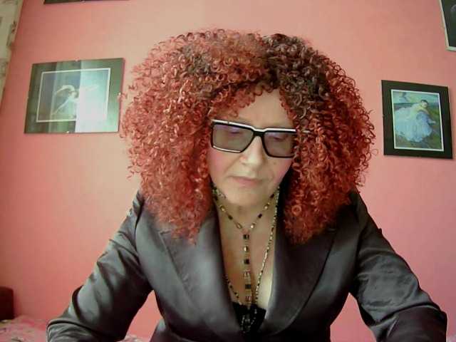 ChristineRed live cam preview