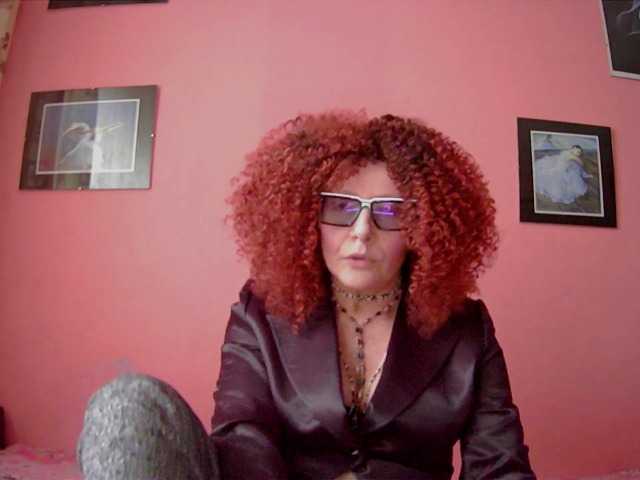 ChristineRed live cam preview