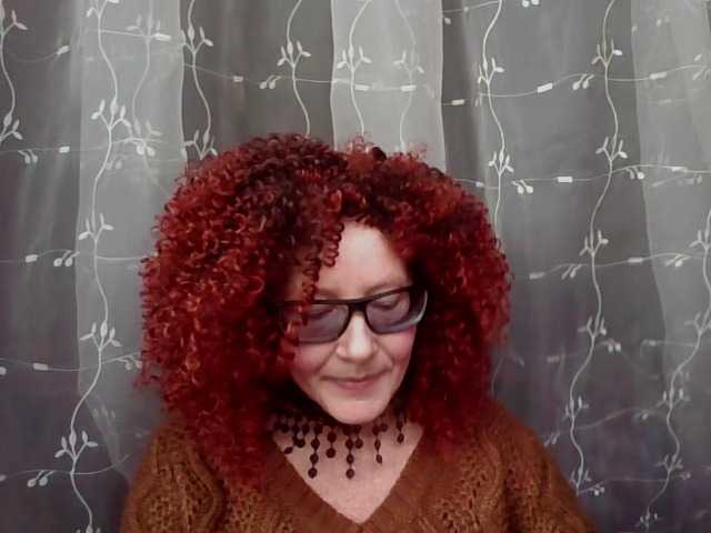 ChristineRed live cam preview