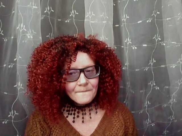 ChristineRed live cam preview