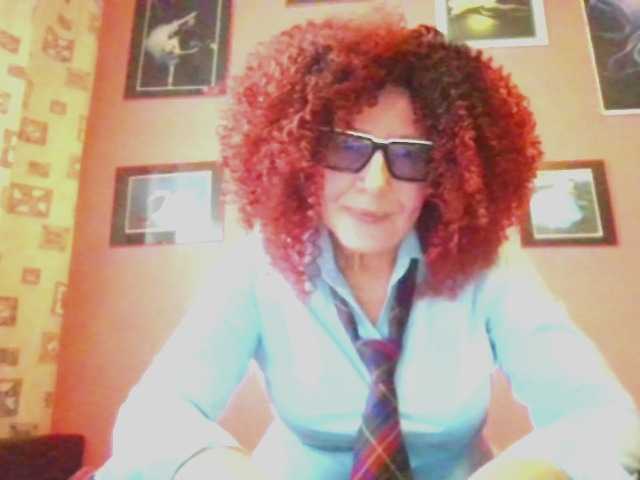 ChristineRed live cam preview