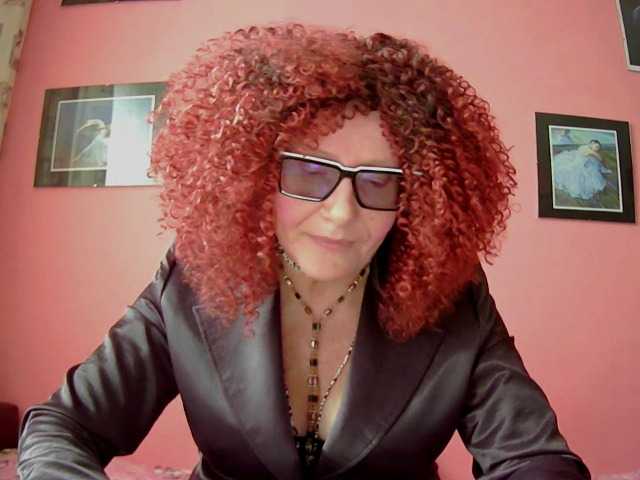 ChristineRed live cam preview