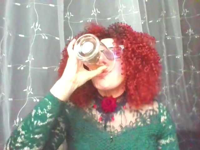 ChristineRed live cam preview