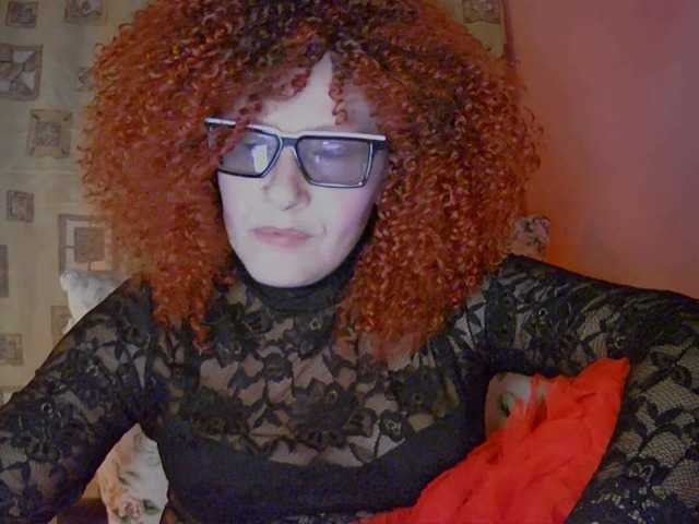 ChristineRed live cam preview