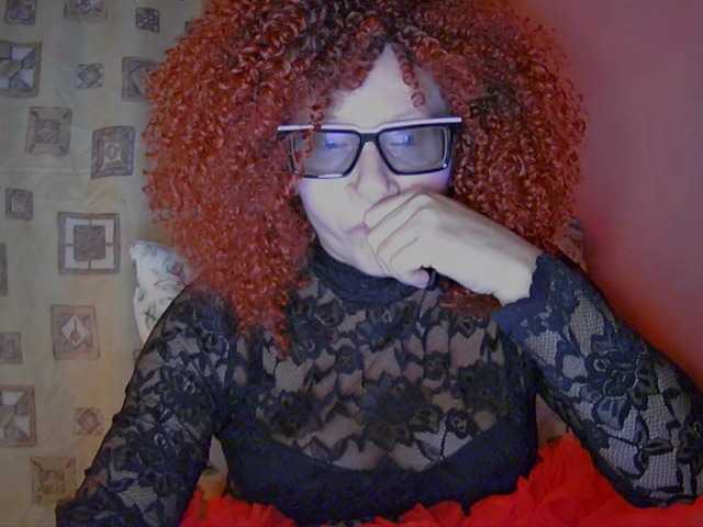 ChristineRed live cam preview