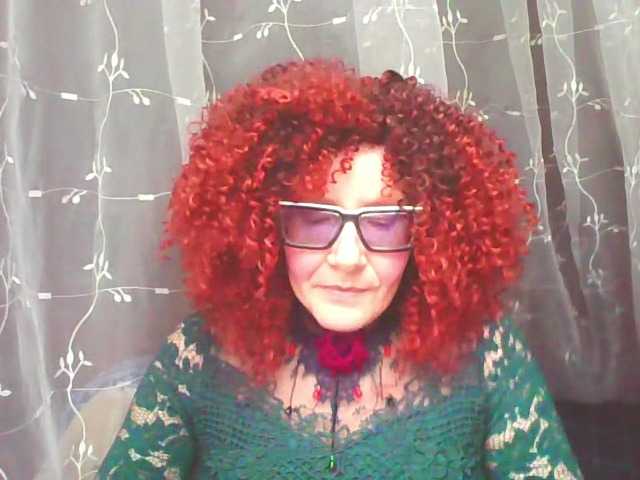 ChristineRed live cam preview