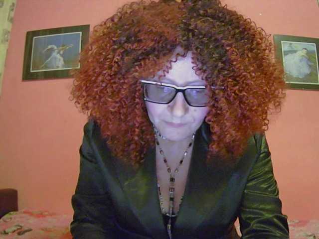 ChristineRed live cam preview