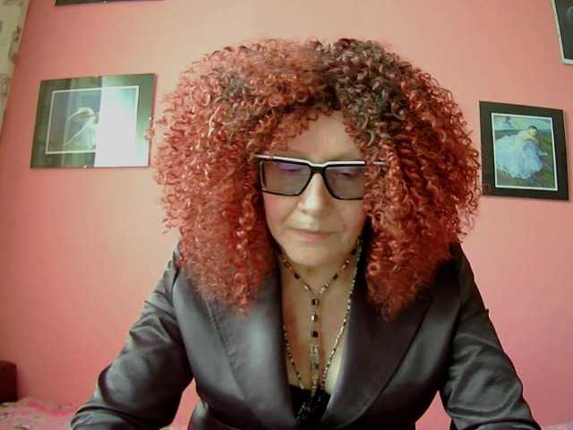 ChristineRed live cam preview